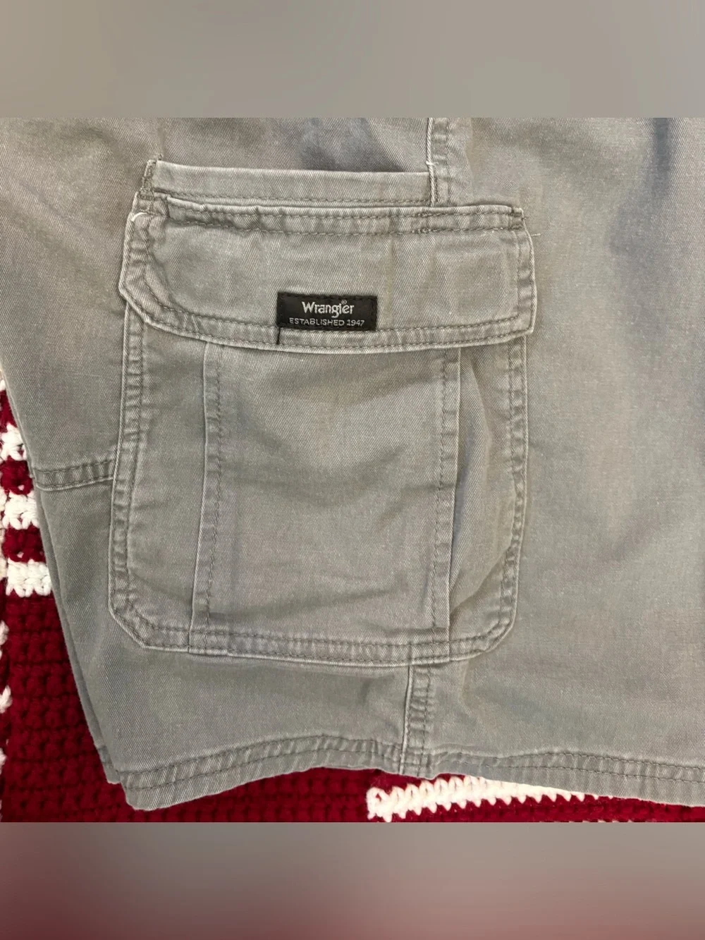 Wrangler Men’s Relaxed Fit Cargo Shorts Gray Sz 42x10, Utility Multi Pocket